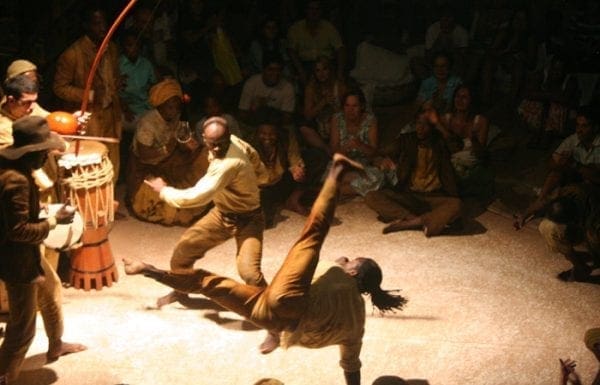 © Irene Nobrega - Wikimedia commons - Peça de teatro, Besouro Cordão de Ouro - 21/01/2017