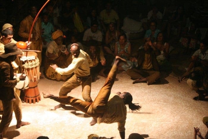 © Irene Nobrega - Wikimedia commons - Peça de teatro, Besouro Cordão de Ouro - 21/01/2017