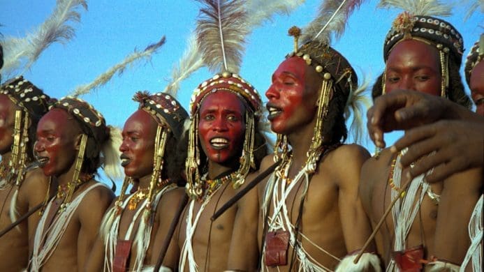 Participants Peuls Wodaabe à la fête de chant et de danse Geerewol, 1997, Niger. © Dan Lundberg, Creative Commons Attribution.