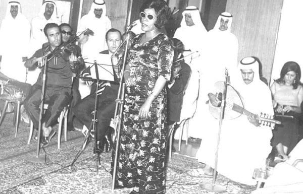 Aïcha al-Marta, première femme koweïtienne à chanter avec un groupe.